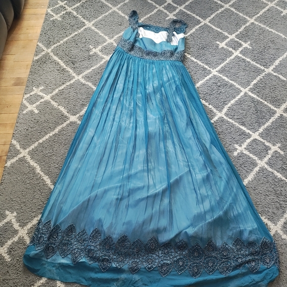 Adrianna Papel Beaded Evening Dress size 12 - Picture 8 of 11